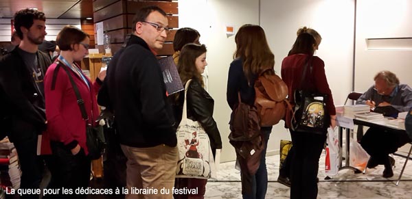 queue-pour-les-dedicaces